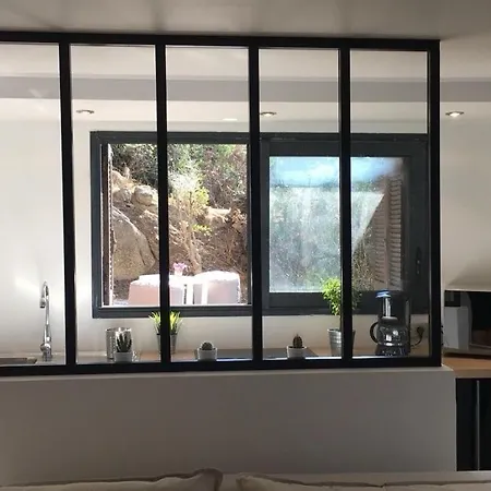 Beau Au Pied De La Cidatelle * Porto-Vecchio (Corsica)