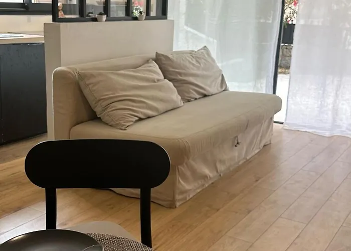 Beau Au Pied De La Cidatelle * 维琪奥港